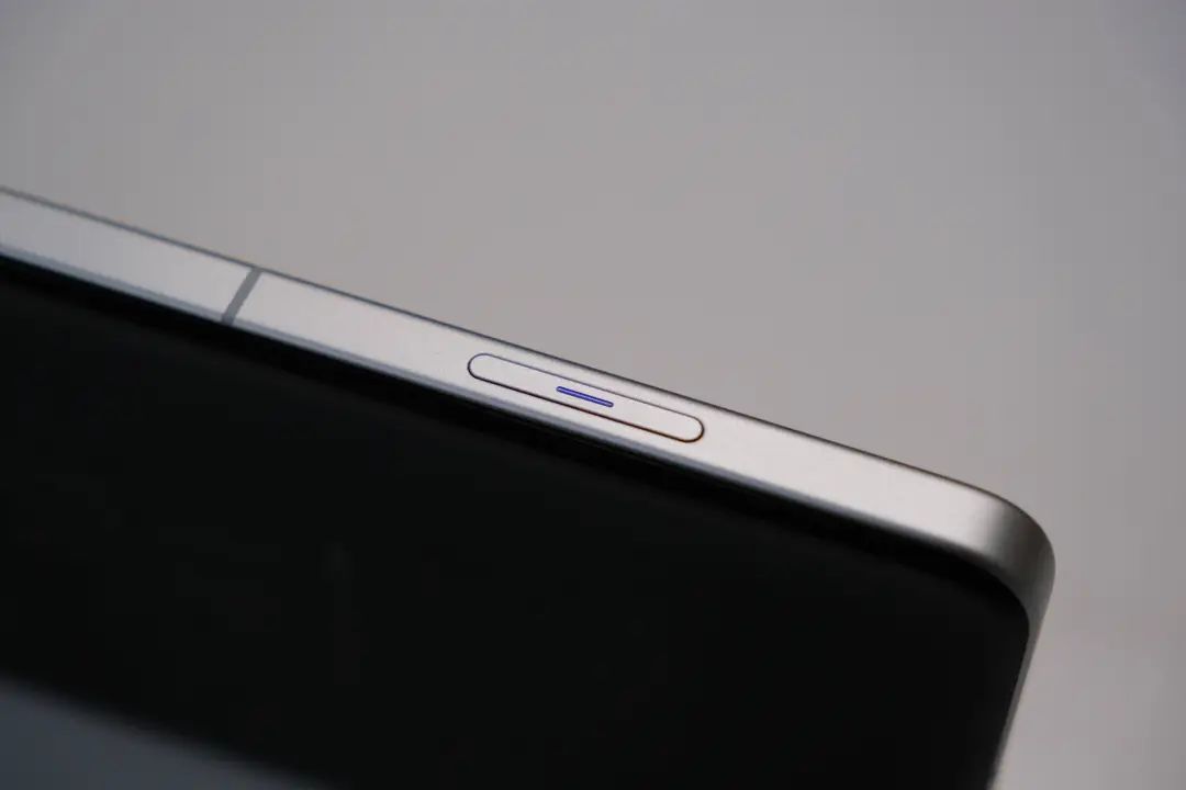 iPhone 上的拍照键:既不快捷,也不方便