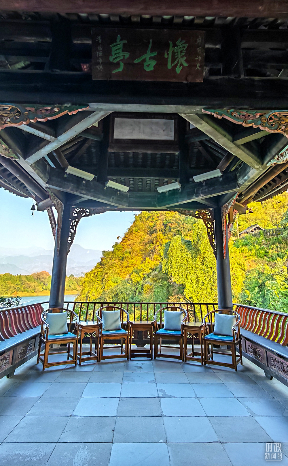 △怀古亭。两国元首夫妇在这里临水品茗,纵论天下。(总台央视记者郭鸿拍摄)