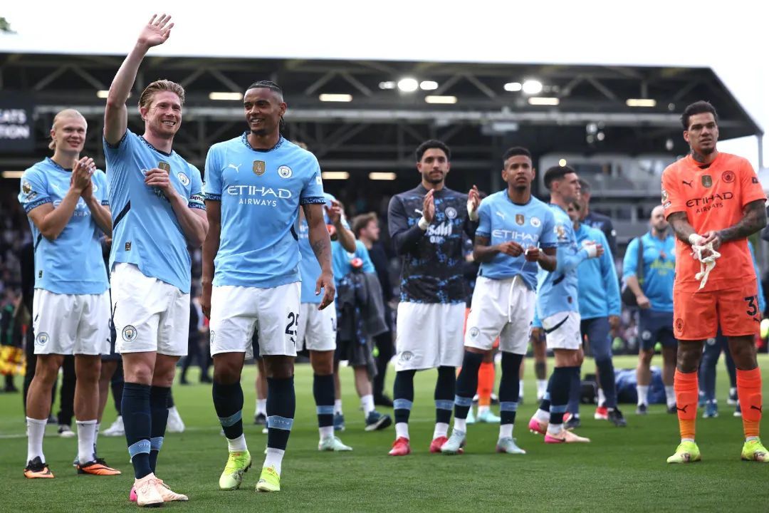 英超大结局:利物浦冠军!萨拉赫昙花四现,曼联创队史最差