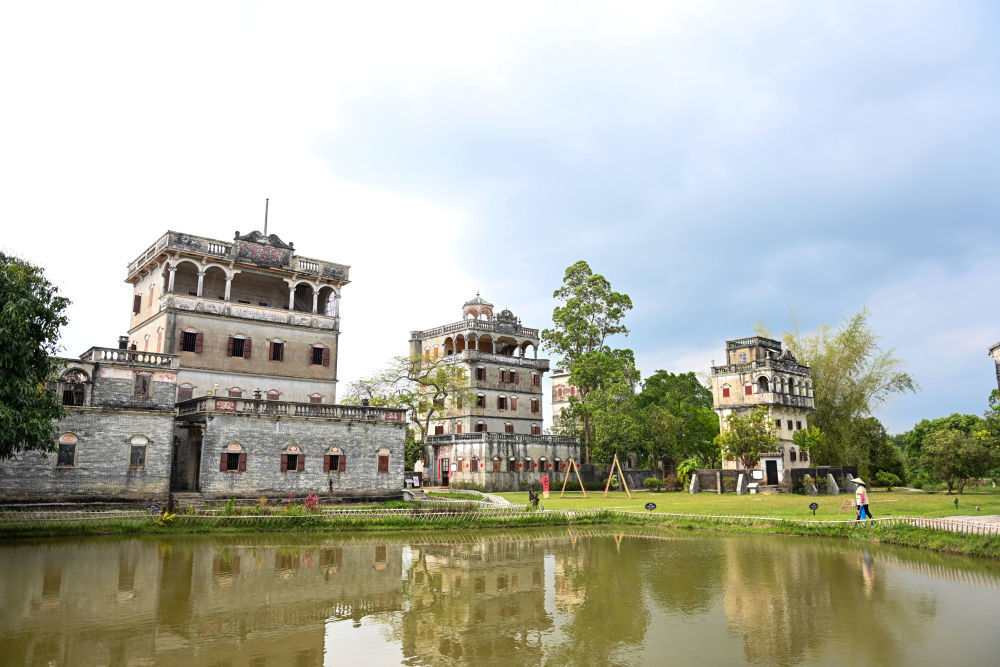 位于广东省开平市的自力村碉楼景区（2025年4月10日摄）。