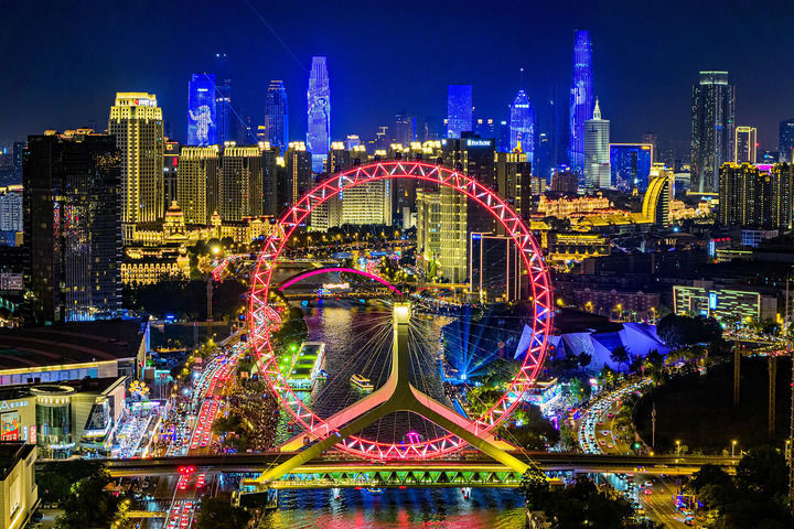 这是2025年8月25日晚拍摄的天津海河夜景(无人机照片)。新华社发(杜鹏辉 摄)