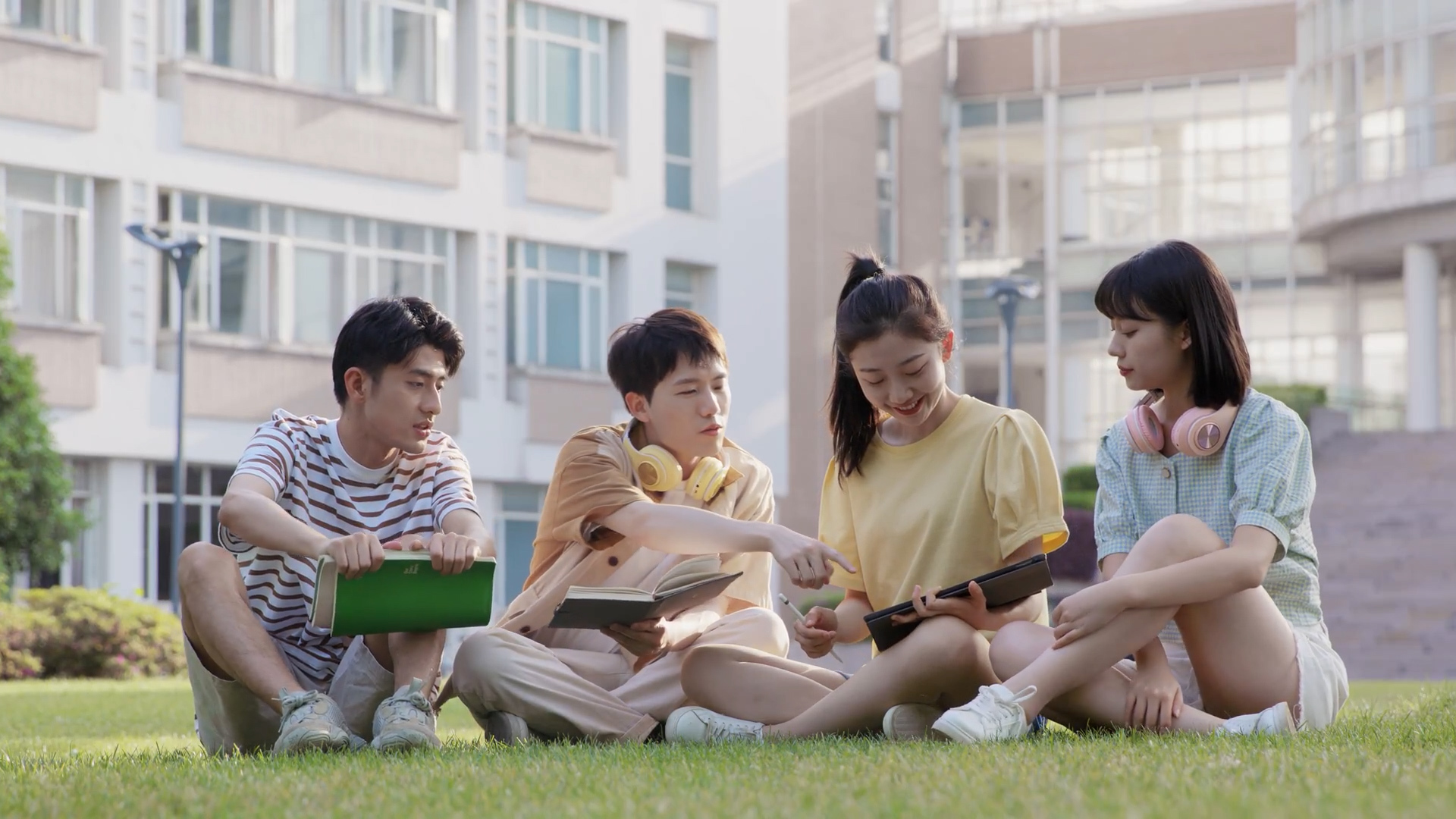 【理响中国·薪火“燃”青春】红色文化的破圈与守正:从抗战强音到青年回响