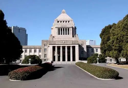 与1938年落成的东京国会议事堂高度相似