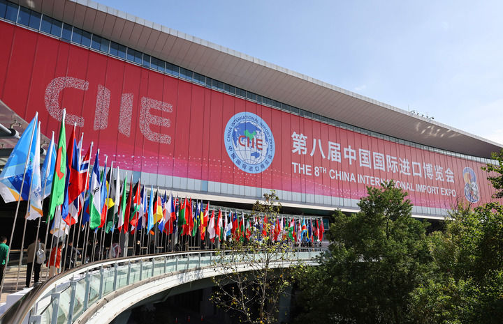 2025年11月10日拍摄的国家会展中心(上海)西入口。新华社记者 方喆 摄