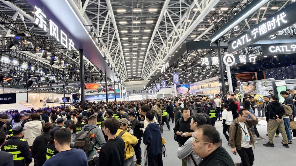 埃安首款增程车限时10.48万起售!综合续航1240公里,上车广汽自研辅助驾驶系统