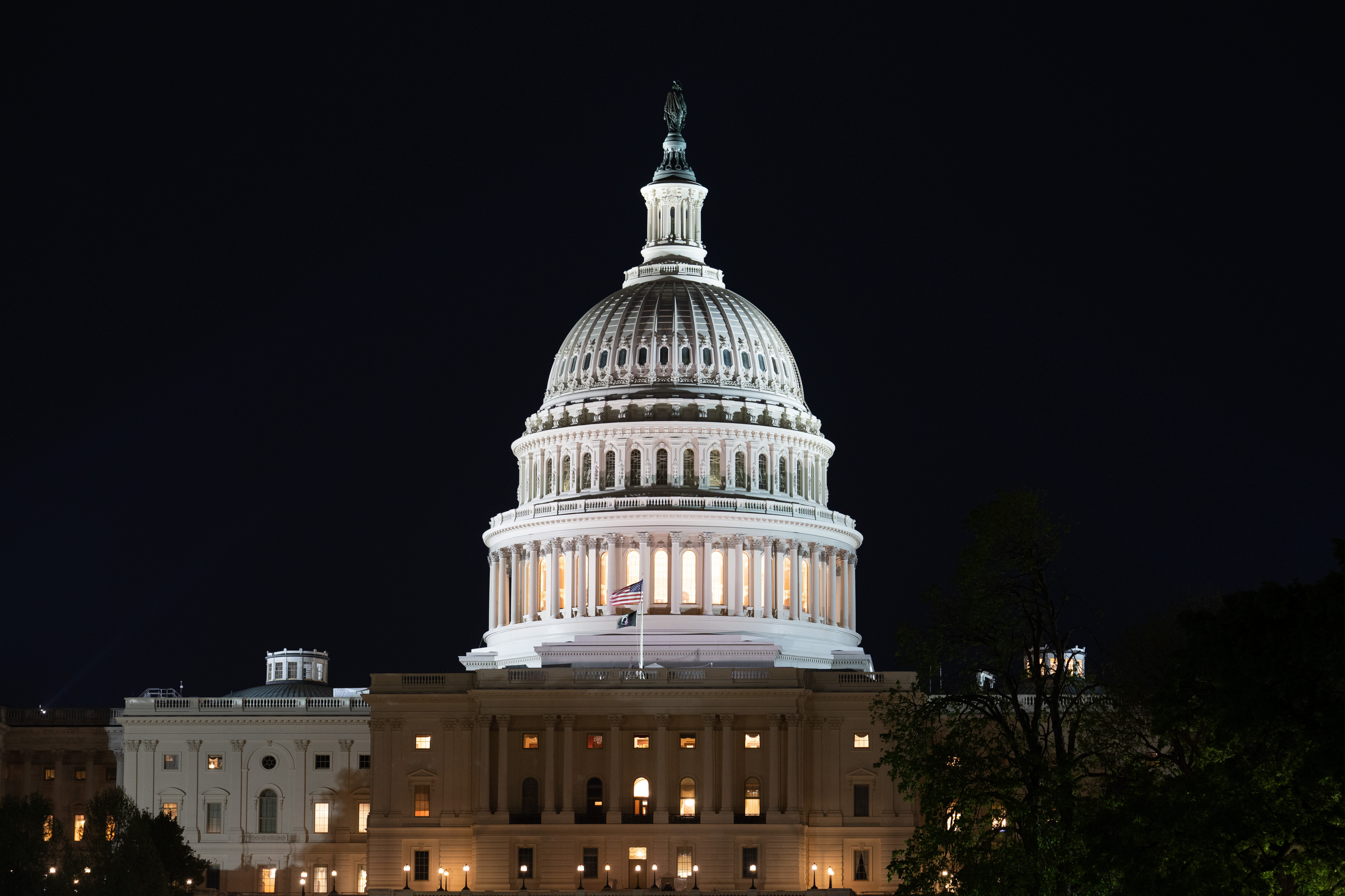 国会山股神”2024年再度跑赢大盘_凤凰网