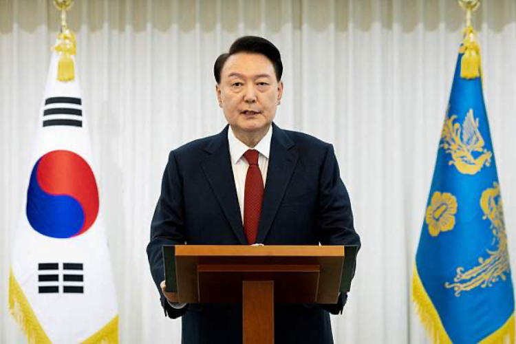 当地时间2024年12月14日,弹劾案在韩国国会通过后,尹锡悦首度发表公开讲话。图片来源:视觉中国