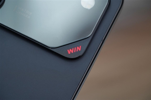 10000mAh巨无霸电池仅2599元起!荣耀WIN RT图赏