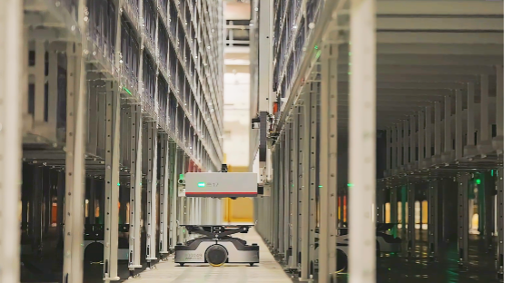 智能仓储系统在入库包裹。新华社发