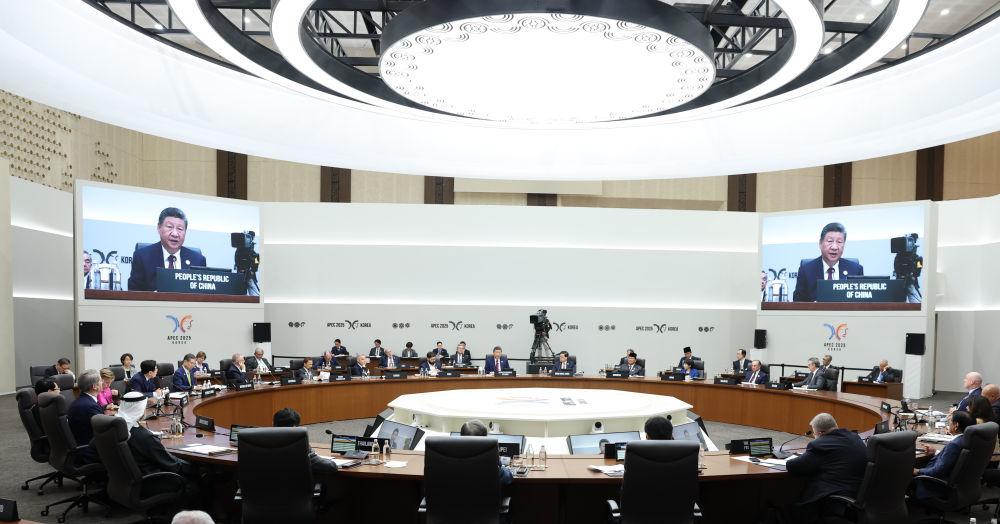 当地时间10月31日上午,亚太经合组织第三十二次领导人非正式会议第一阶段会议在韩国庆州和白会议中心举行。国家主席习近平出席会议并发表题为《共建普惠包容的开放型亚太经济》的重要讲话。新华社记者 黄敬文 摄