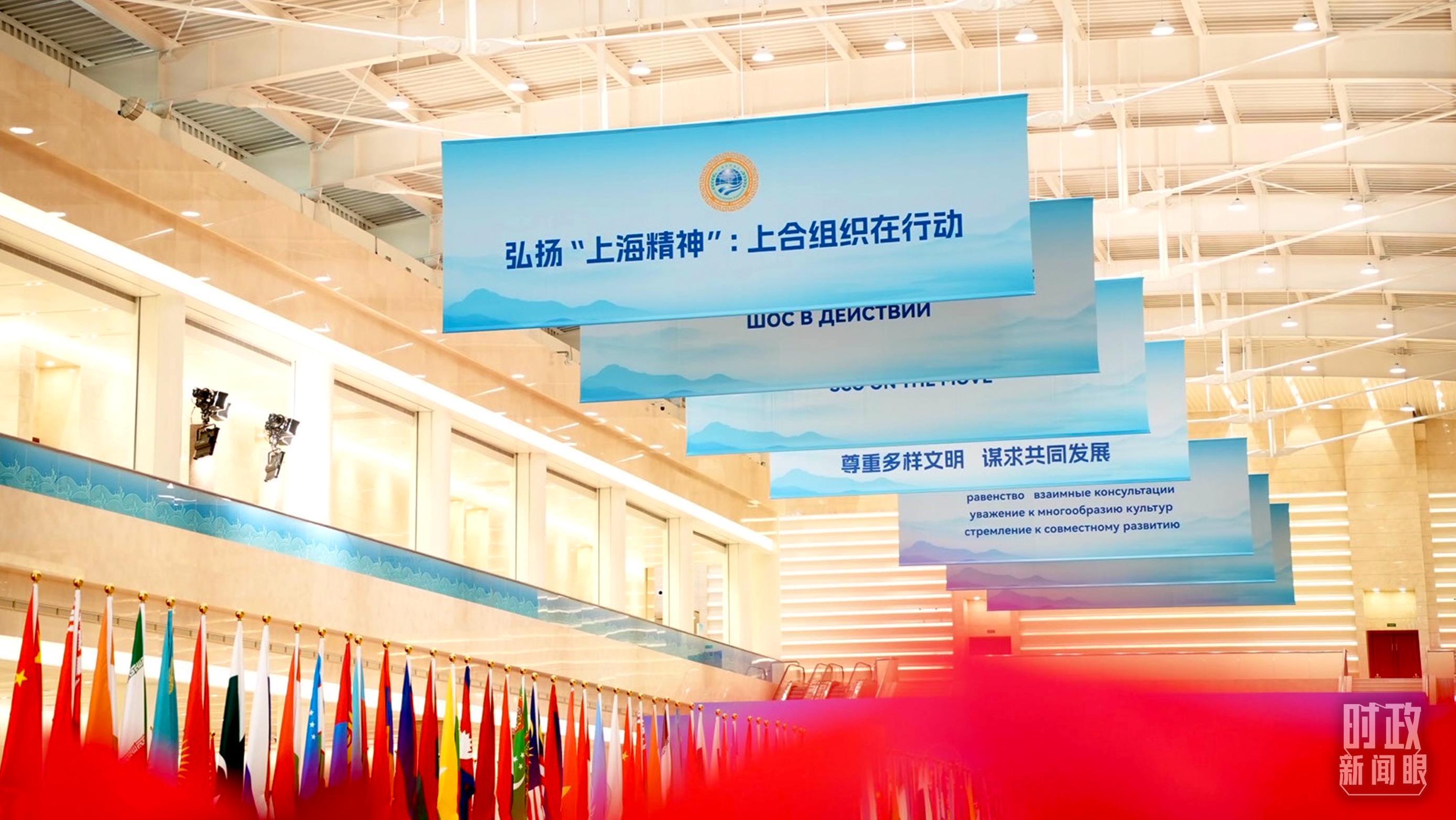 △梅江会展中心内。（总台央视记者张宇拍摄）