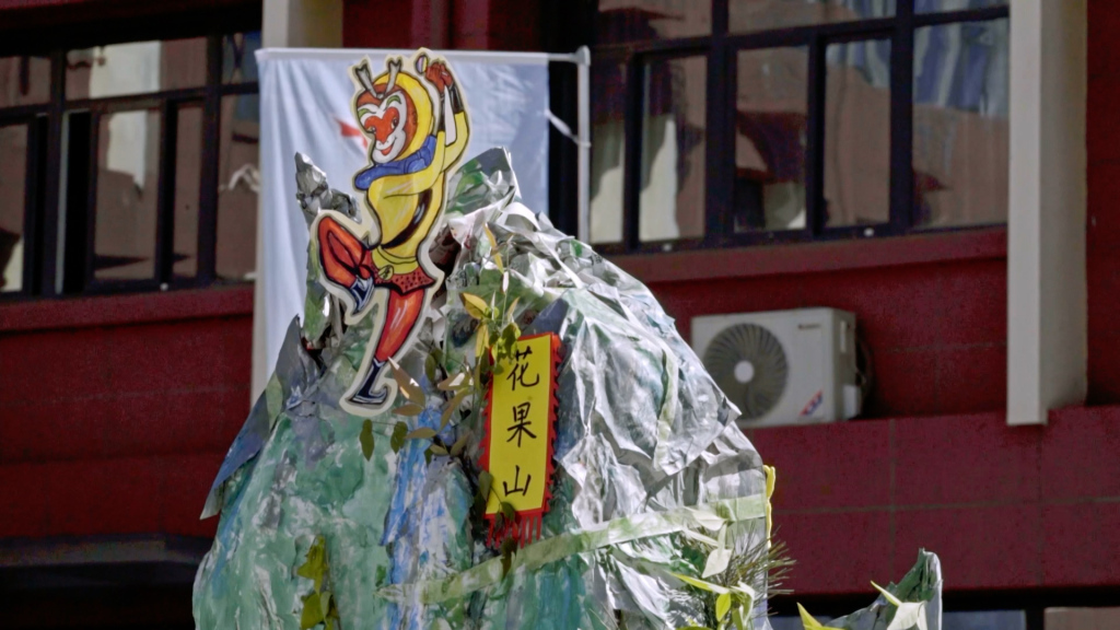 一次大圣文化进校园活动中,学生制作的作品。