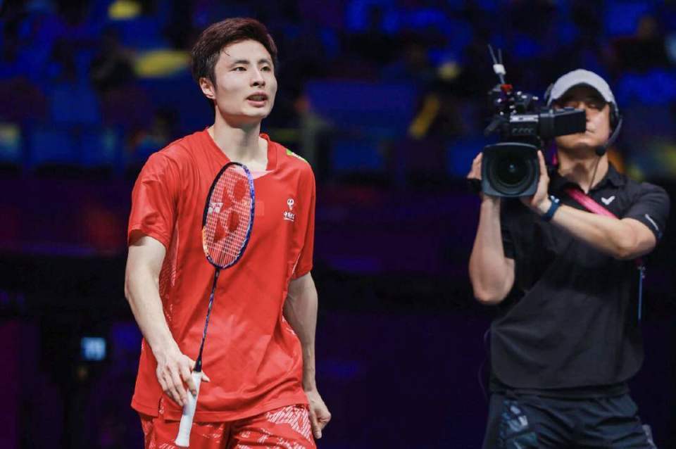 拒绝一轮游!国羽“一哥”被印度猛将逼至决胜局,球迷惊出了冷汗