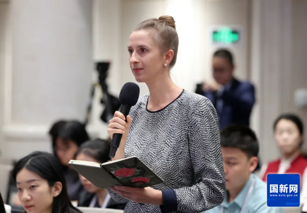 Helena中阿卫视记者