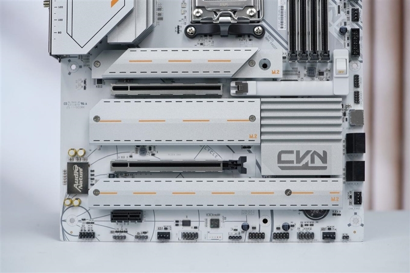 七彩虹CVN X870 ARK FROZEN V14方舟主板评测: 5G网卡+高频内存 锐龙9000舰队新旗舰