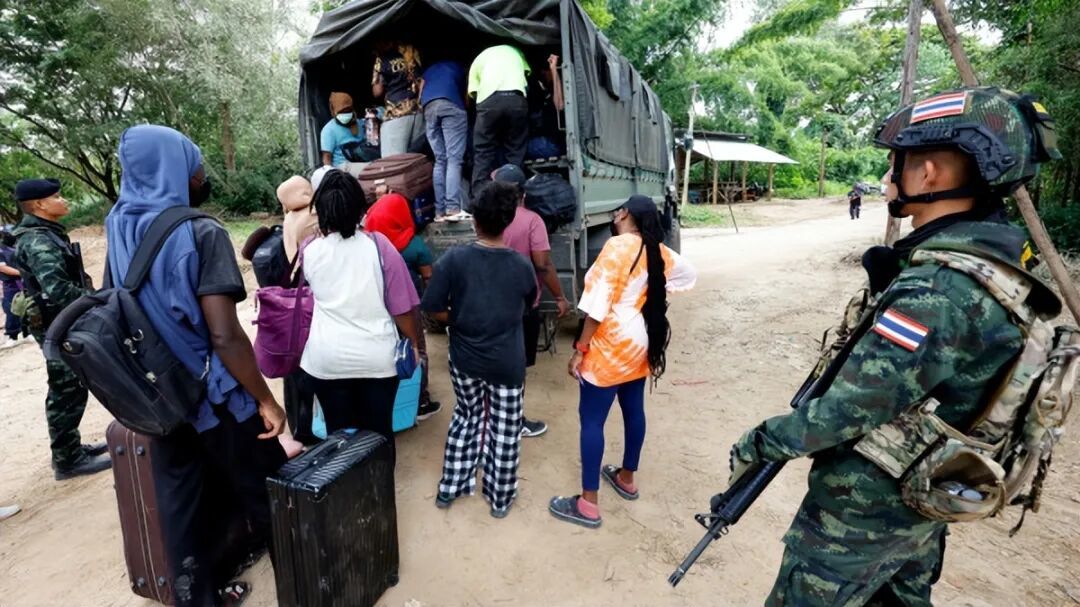 ◆缅甸军方突袭后,KK园区内的电诈人员进入泰国湄索县。