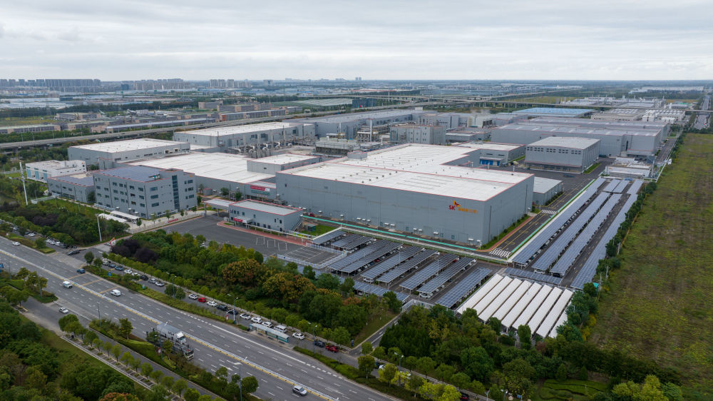 位于中韩（盐城）产业园内的SK新能源一期动力电池生产基地（10月16日摄，无人机照片）。新华社记者 李博 摄