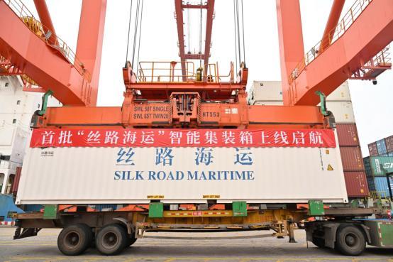 福建“丝路海运”命名航线已达122条，通达全球46个国家和地区。（来源：人民网）