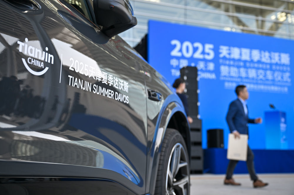 6月10日,在国家会展中心(天津)拍摄的新能源汽车。新华社记者 孙凡越 摄