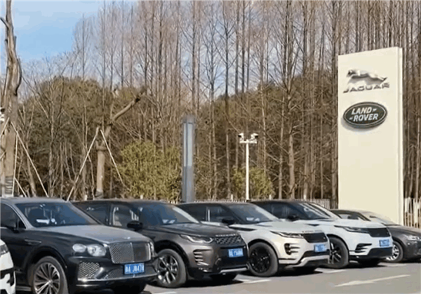须眉23.5万买捷豹新车却无法提车 4S店：及格证被押银行了