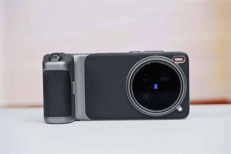 史上首款手机“大炮”!vivo X200 Ultra评测:自带外挂的全能V单