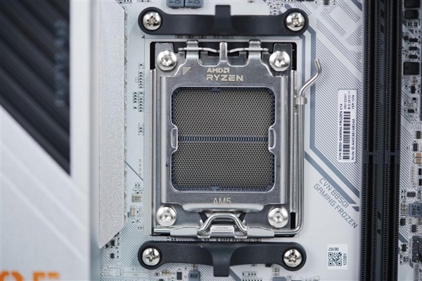 小巧迷你!七彩虹CVN B850I GAMING FROZEN V14主板图赏