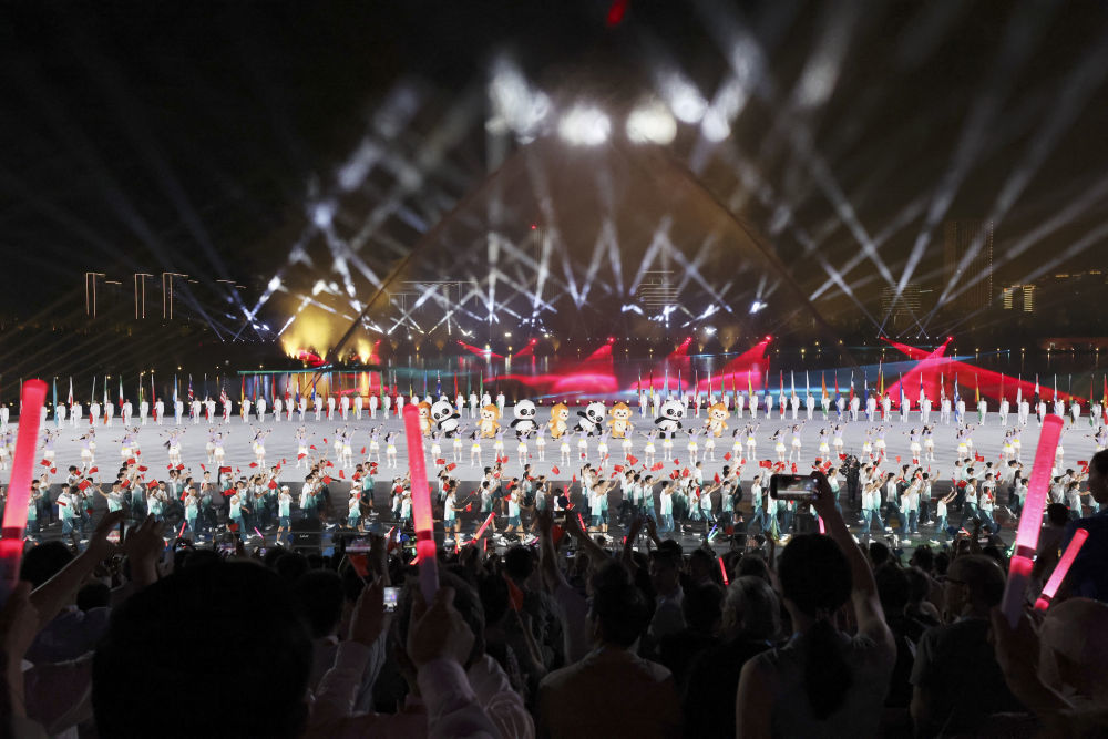 ↑ 中国体育代表团在开幕式上入场。新华社记者 梁旭 摄