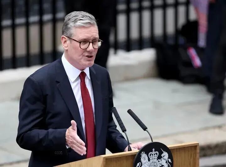 当地时间2024年7月5日,基尔·斯塔默在英国伦敦唐宁街10号首相府前发表讲话/新华社记者 李颖 摄