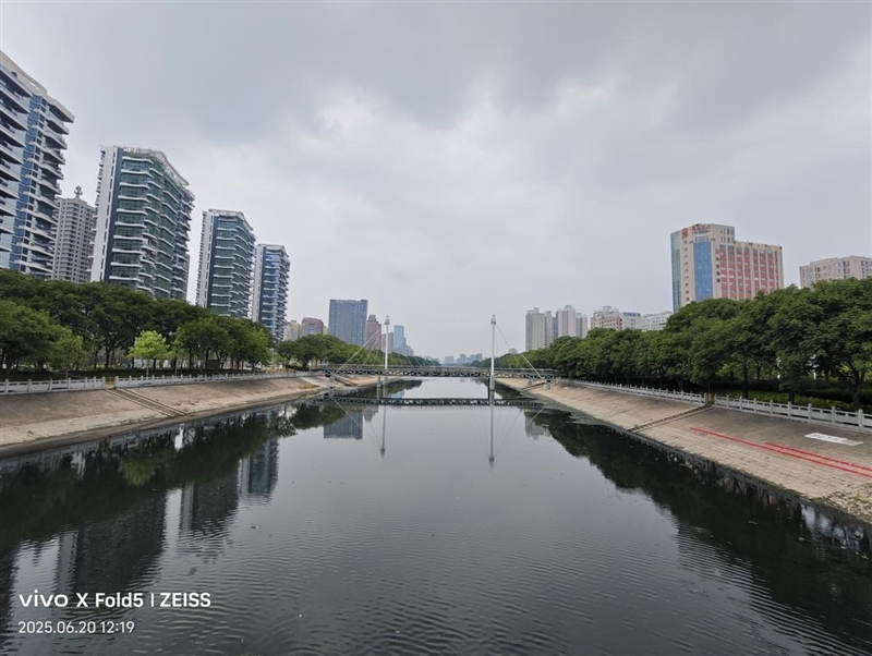 217克全球最轻折叠屏!vivo X Fold5全面评测:苹果双机党的全能搭子