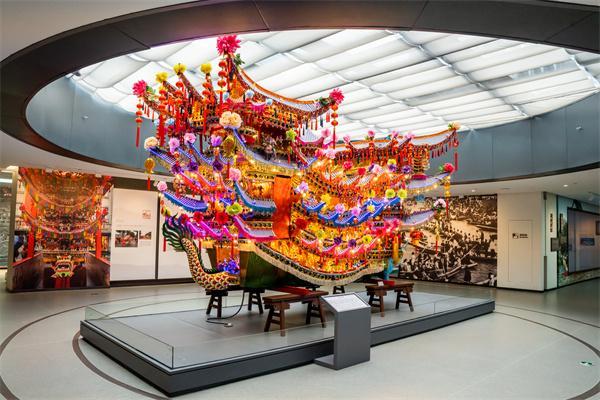 浙江温州龙舟文化博物馆内的“首饰龙”,整条龙舟由传统的榫卯结构相连。受访者供图