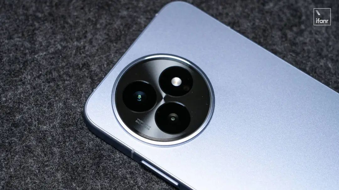 红米 K80 至尊版上手:一台想要和你踏实过日子的红米手机