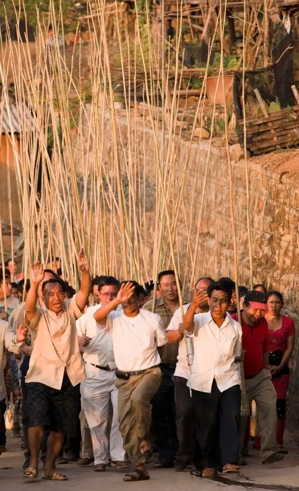 40年记录中国,英国摄影大师为什么执迷包子、白酒?