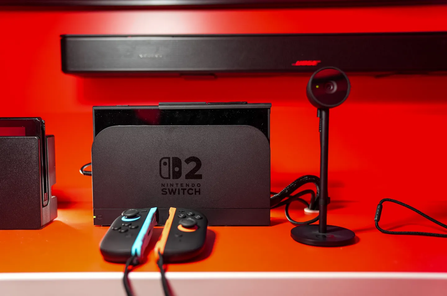 早报|曝 iOS19 将采用圆形图标/奥迪等多家车企暂停对美出口汽车/灭绝超万年的恐狼被成功复活