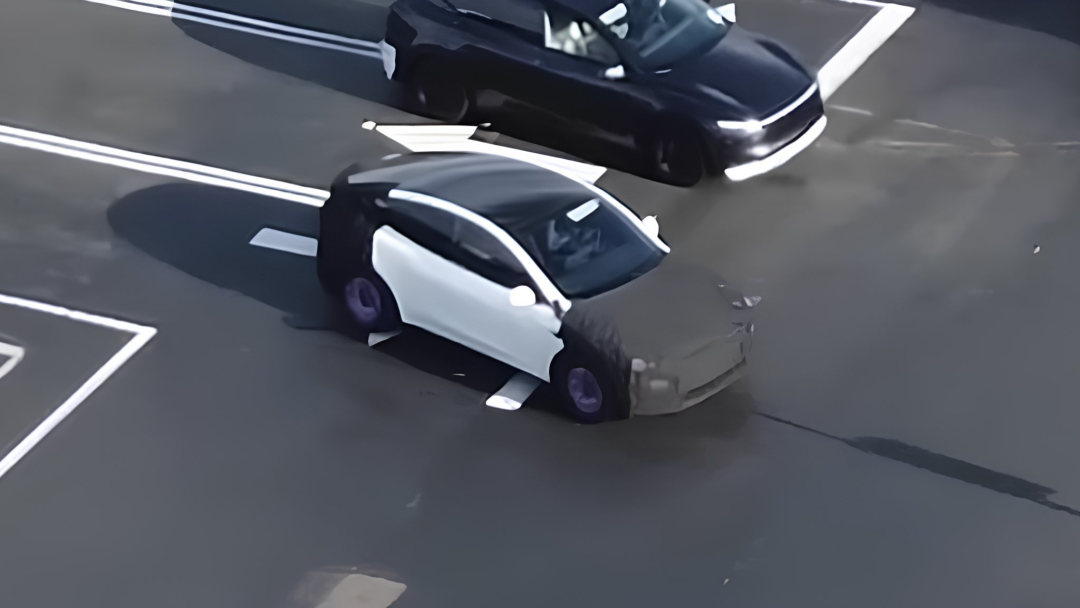 小米YU7车载纸巾盒卖169元引发热议/罗马仕员工:未裁员但精疲力尽/微信备份功能大更新