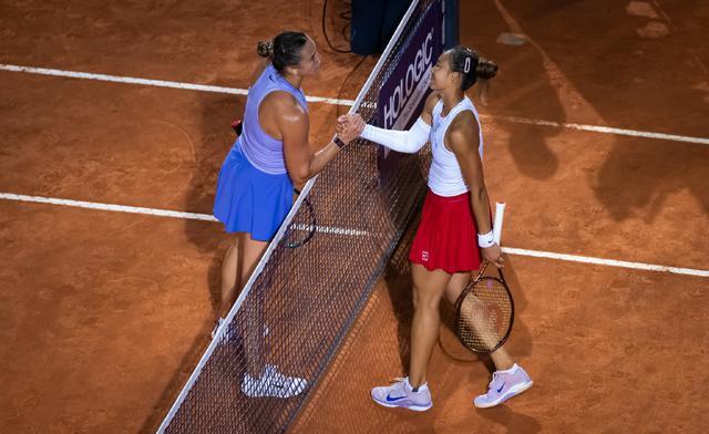 郑钦文离世界第四还差137分!战胜萨巴伦卡是前提,身后有3大追兵