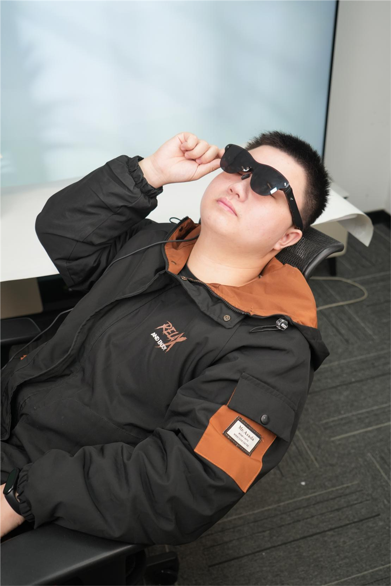 随身携带的135英寸巨幕!雷鸟 Air 4 Pro评测:全球首款HDR智能眼镜