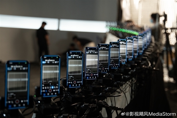 影视飓风“剧透”拍摄VOGUE盛典慢镜头：用多台iPhone 17 Pro架设一套子弹时间拍摄装置 