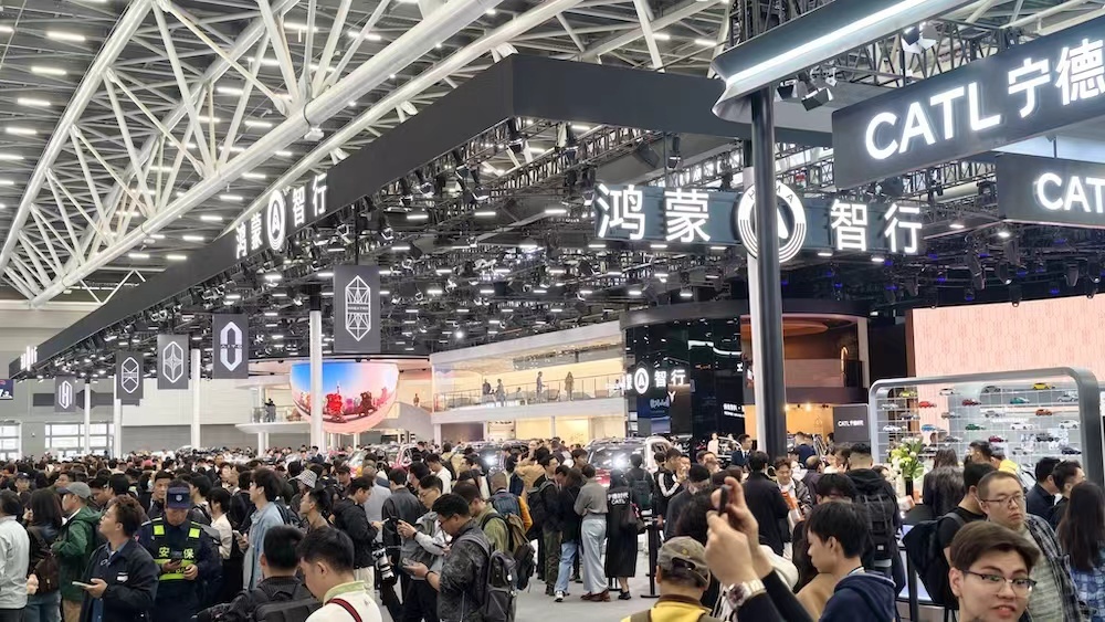 埃安首款增程车限时10.48万起售!综合续航1240公里,上车广汽自研辅助驾驶系统