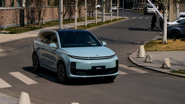 理想L6智驾焕新版推新配色!李想本人在线征名:你认为叫什么好