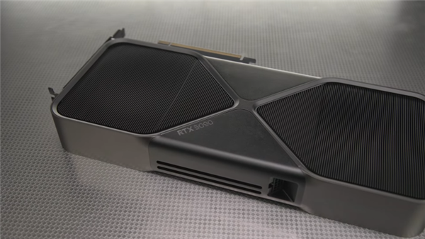 NVIDIA RTX 5090公版显卡官方开箱:包装设计彻底改变!