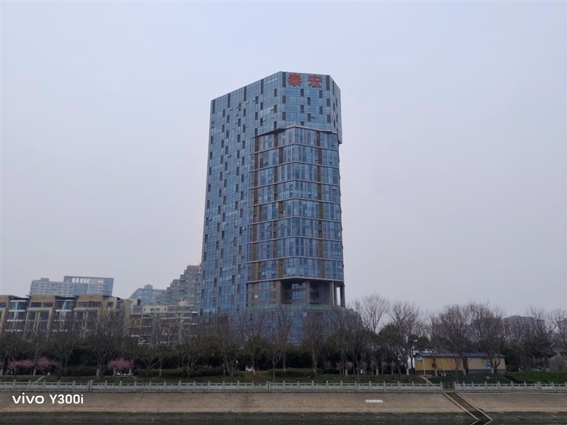 23.5小时霸榜续航榜!vivo Y300i体验评测:超高颜值的一款耐造神机