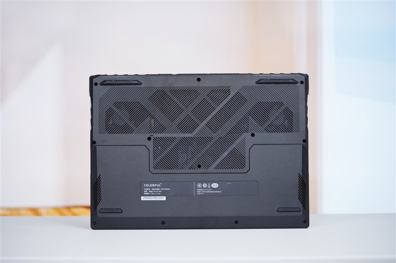 7999元的i9-13900HX + RTX 5070 Ti游戏本你会买吗!七彩虹隐星P16 Pro笔记本首发评测