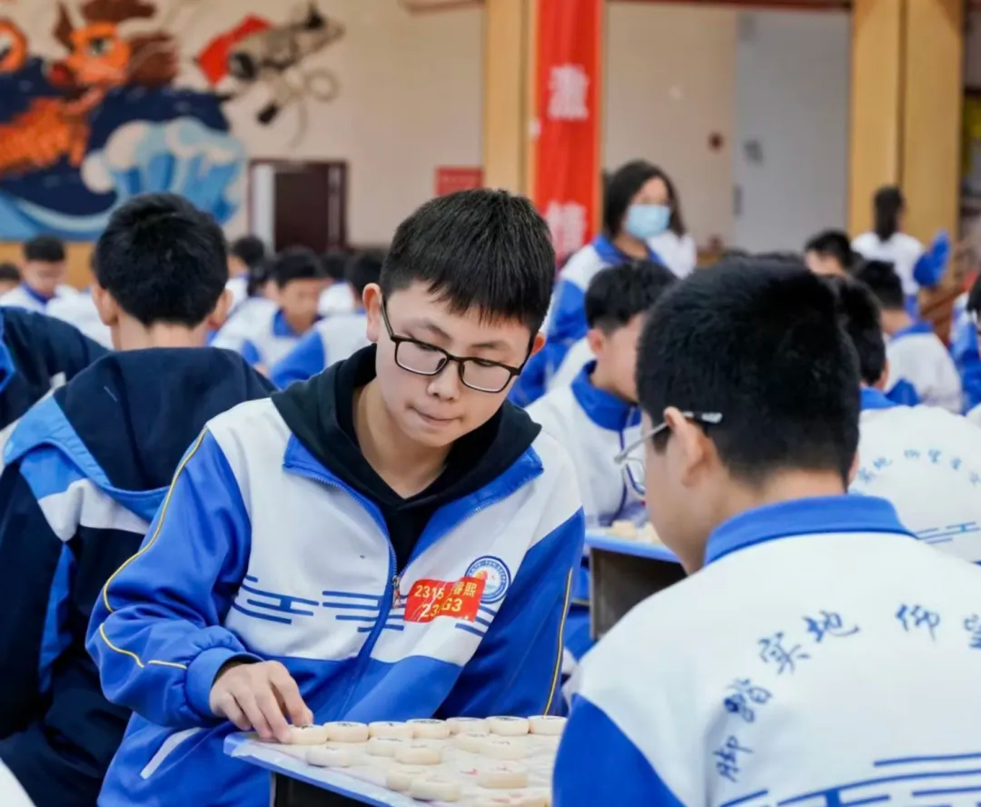 龙睿熙初中时参加象棋比赛