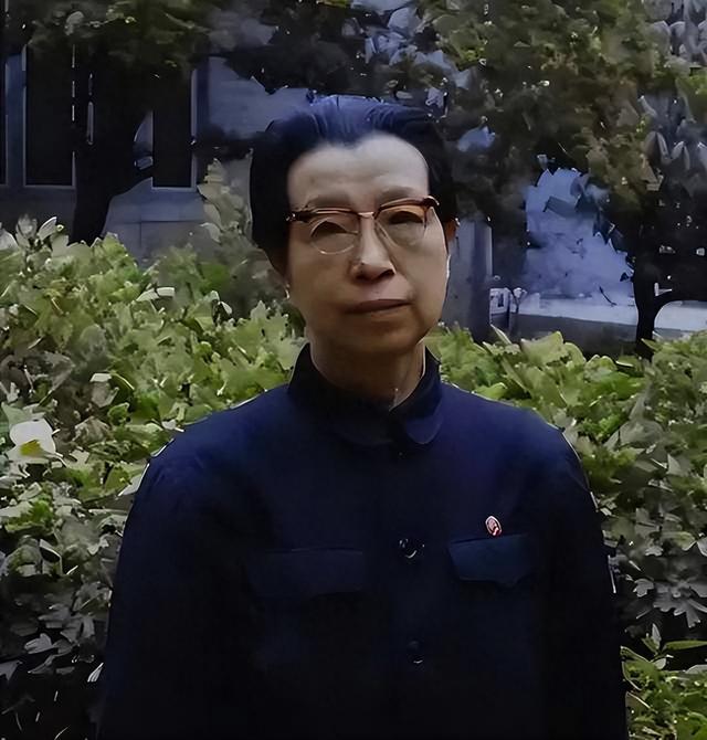 1976年江青在小靳庄猛批邓小平：他复辟成本观念，把煤都卖给番邦