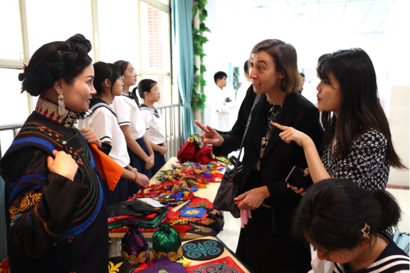 2024年6月23日,在中法天文卫星(SVOM)成功发射之际,中法航天文化交流活动在四川西昌举办。 中新社记者 蒋启明 摄