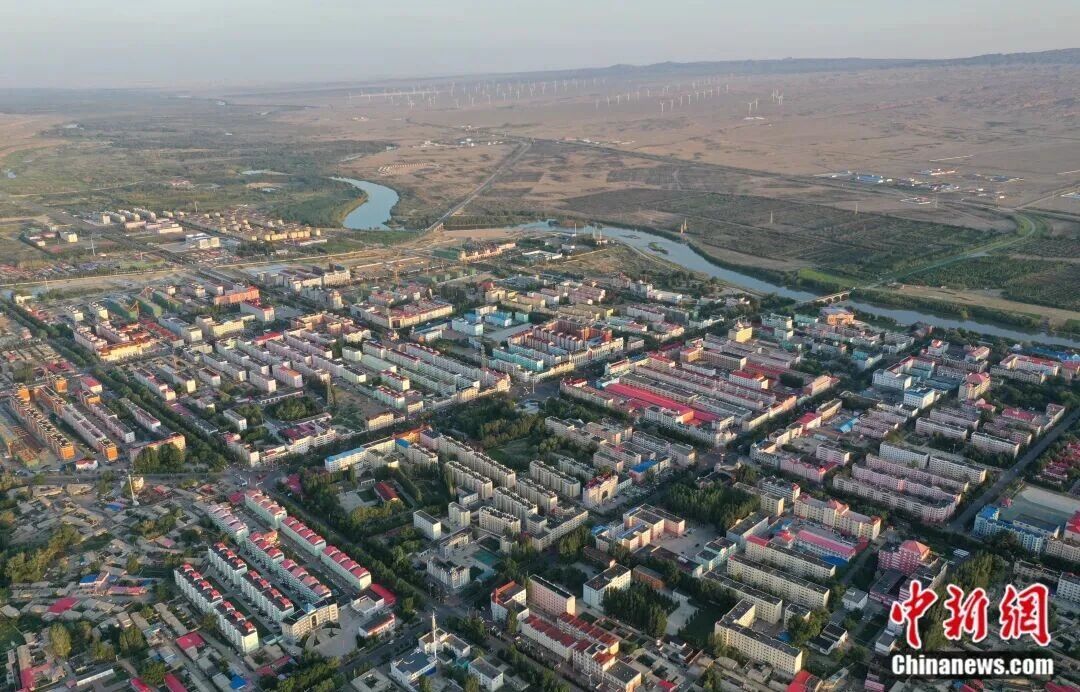 鸟瞰布尔津县城。来源：布尔津县融媒体中心