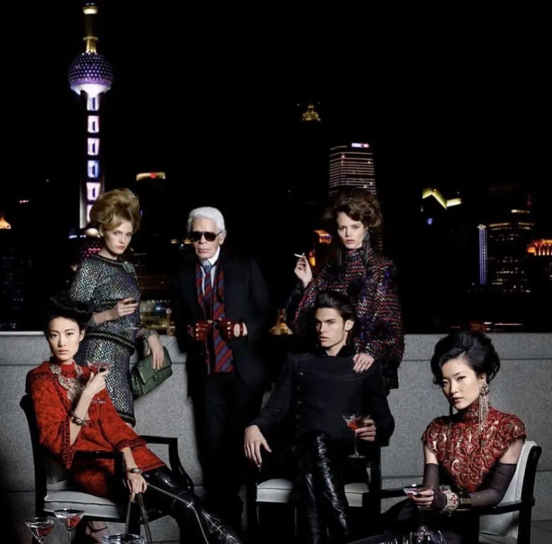 秦舒培(最左),杜鹃(最右)