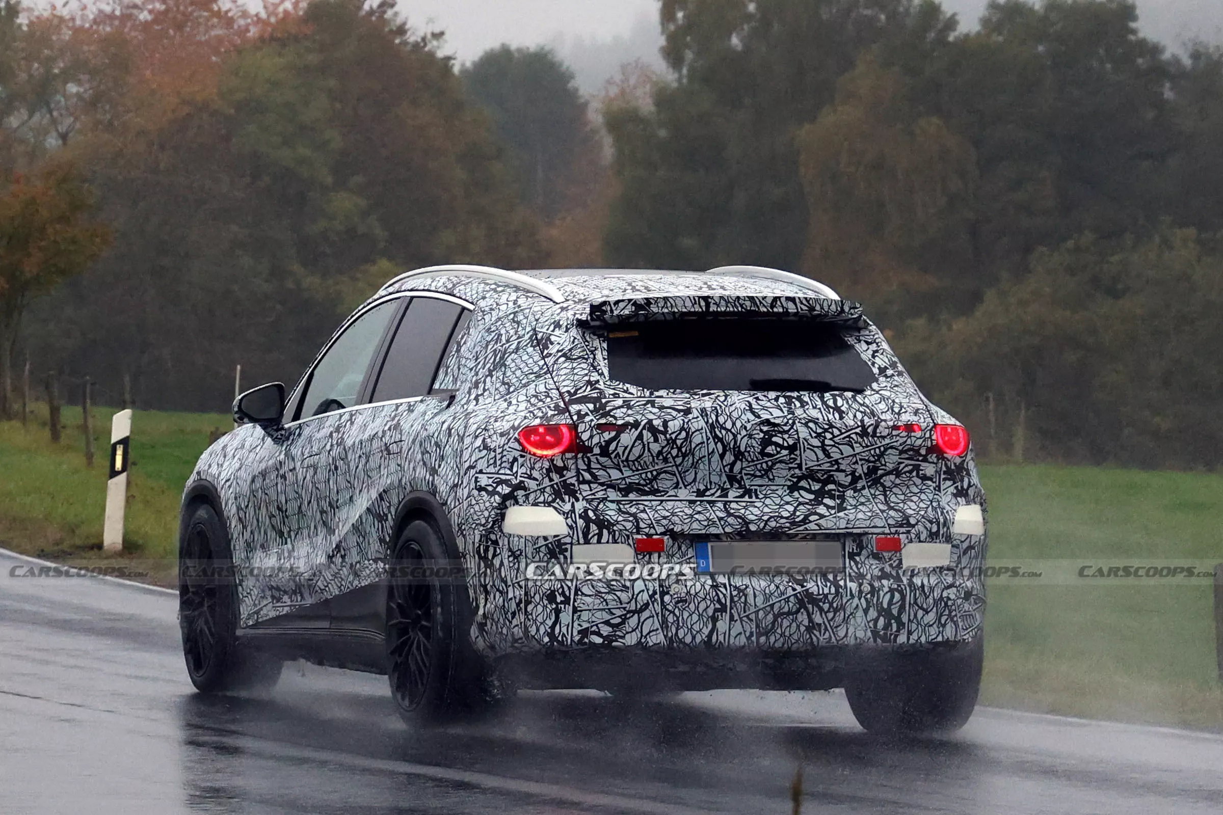 奔驰最强 AMG SUV 即将登场!3 电机 900 马力,性能看齐保时捷