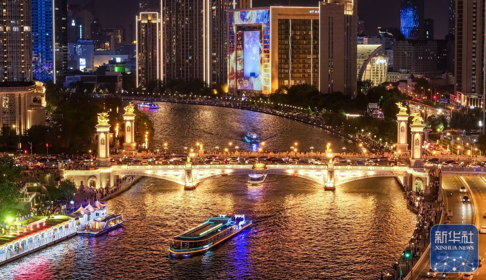 ↑ 这是7月19日拍摄的天津北安桥附近的海河夜景(无人机照片)。