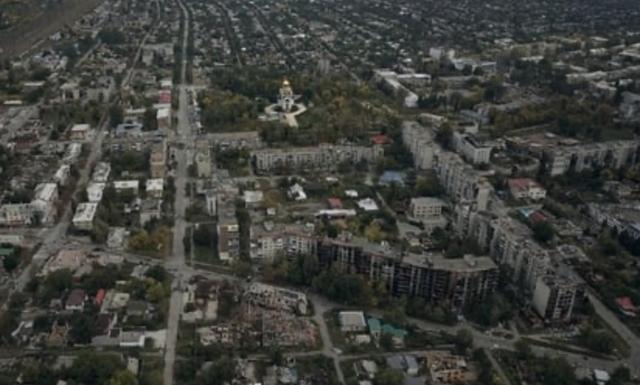 经年多的交战,现在的红军城也成了一片废墟